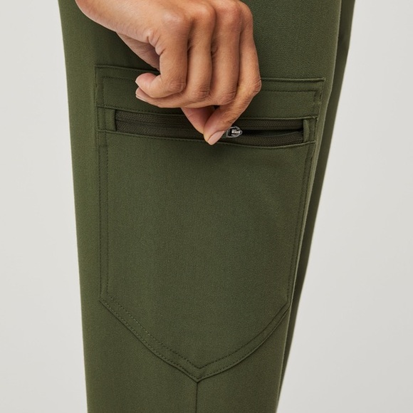 FIGS Dark Olive Scrub Set Limited Edition - Picture 5 of 5